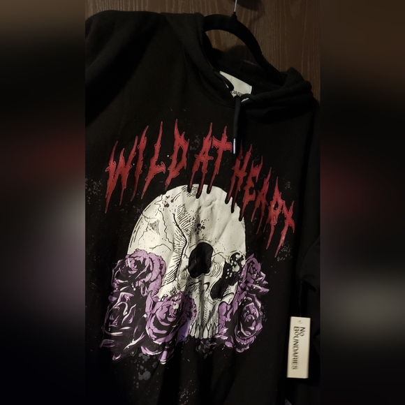 No Boundaries Black Wild At Heart Skull Hoodie - Picture 2 of 7